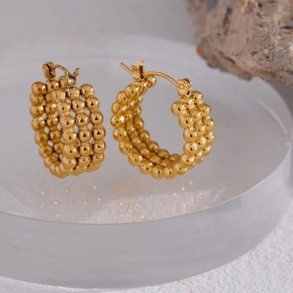 𝅺NEW 18k Gold Plated Triple Hoop Huggie Earrings - Picture 1 of 10